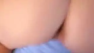 فتاة شقراء ذات بزاز كبيرة مدورة