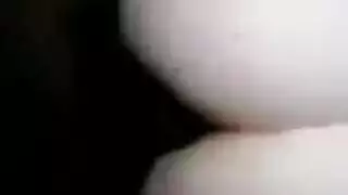 فرج أريا لور المحلوق يمسك بقضيب سميك في مشهد إباحي قوي