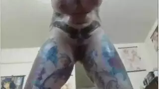 يئن خلال نشوات متعددة