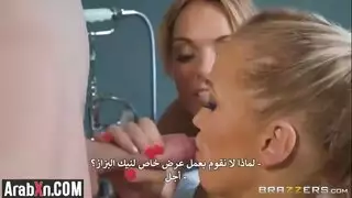 جوردي يساعد امه في المطبخ وينكها في المطبخ