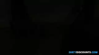 جنس عنيف مع فتاة آسيوية رفيعة وفرجها الصغير