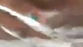 فتاة وقحة باللباس الأخضر تحصل على قذف داخلي على شبكة الصيد
