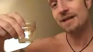 إباحي حميمي: رجل مخطوب يلعق بظرها بعمق