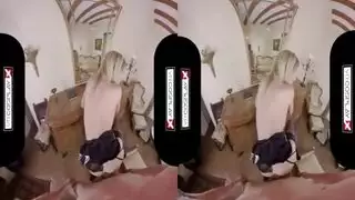 أخذ قضيب افتراضي: تجربة سيسيليا الشقراء الإباحية