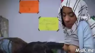 مايا خليفه تعلم البنت السكس