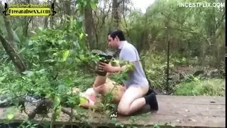 الاخ ينيك اخته في الغابة بعد ان وجدها تستمني