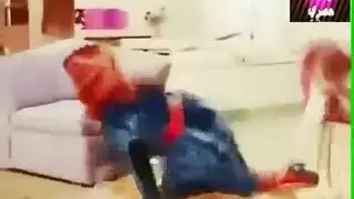 تقبيل قوي وقضم شفاه في فيلم إباحي