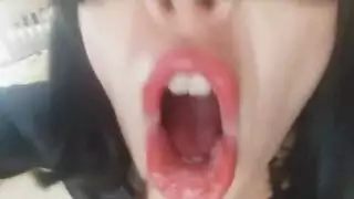زوجة الأب المثيرة تبقى ابن زوجها في المنزل ليوم من المتعة الجنسية المكثفة