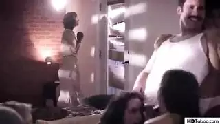 علاقة جنسية جماعية حصرية في القصر: الرجل الثري القوي ومجموعة من العاهرات المستعدات