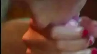 إباحية: امرأة آسيوية ناضجة تهيمن على فتاة شقراء بممارسة ركوب القضيب أثناء خيال هاتفي
