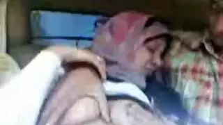 بوس و تقفيش بالحديقة