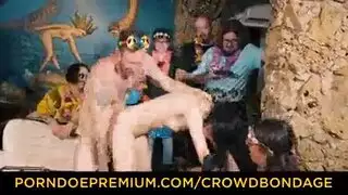 مكتب غريب لعق