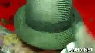 هواة وقحون يأخذون عدة أعضاء ذكرية في جنس جماعي