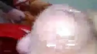 تهدي حبيبها قبل سفرها