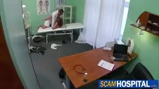 الجبهة الإيطالية في سن المراهقة أحمر الشعر كس تمتد
