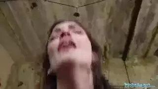 نقدًا في اليد يمنحك حلقها