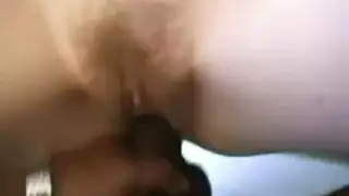 شقراء ممتلئة الصدر تمارس الجنس بقوة مع رجل مشعر
