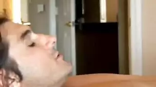 مص عميق ينتهي ببلع السائل المنوي الساخن