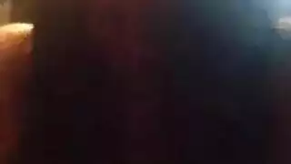 زوجة تتباهى بثديي صديقتها الكبيرين لإنهاء بالقذف الداخلي