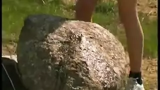 ينيك اخته و هي ترتدي حقيبة المدرسة