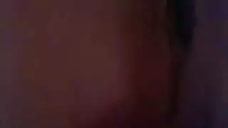 سكس عائلي صريح: الأخ يمارس الجنس مع الأم والأخت على الطاولة