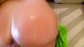 عجوز كبير الثدي الوردي الهرة