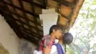 بنات وصديق يمارسان ويدخل علئ والده