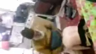 مصرى ينيك مراتة من ورا عرسان جديد