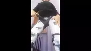 عامل النظافة اليائس يخدم فتحة شرج جائعة