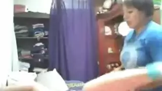يقنع أخته بممارست السكس