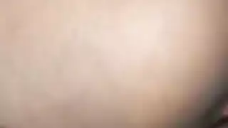 شرج زوجة الأب الأول: صراخ من تمدد القضيب الكبير