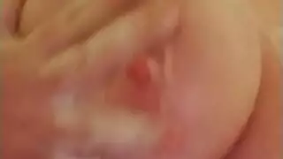 انتصاب ضخم يخرج ويتأرجح لفيضان منوي