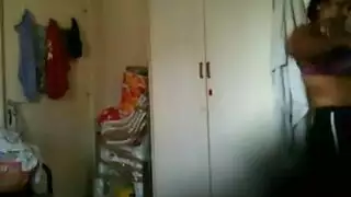 حيوانات كلب مع بنت