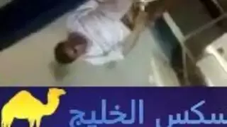 دكتور كبير في السن ينيك عيلة صغيرة في العيادة