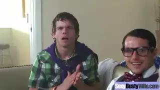 يطلب العميل من الرسام أن يضع الفرشاة عليه يطلب العميل من الرسام أن يضع الفرشاة عليه