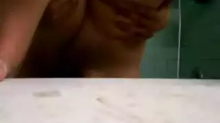 تم تصوير امرأة الهواة مع هاتفها المحمول تم تصوير امرأة الهواة مع هاتفها المحمول