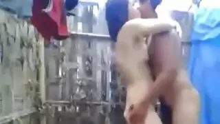 ينيك حبيبتة فى الخلاء ويصورها ينيك حبيبتة فى الخلاء ويصورها