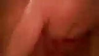 كس حلق يكشف على السرير. كس حلق يكشف على السرير.