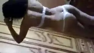 شرموطة مصريه ترقص لعشيقها بالكيلوت شرموطة مصريه ترقص لعشيقها بالكيلوت