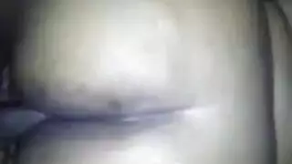 نيك طيز اسمر كبير من صاحب البطن الكبير و هو من خلفها يهزها