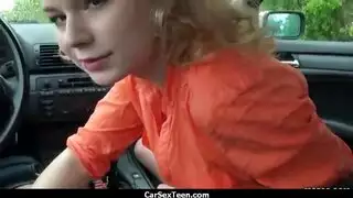 شاب مع ديك صغير cums في السيارة. شاب مع ديك صغير cums في السيارة.