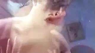 زوجة قرنية في ثوب الليل الوردي مارس الجنس زوجة قرنية في ثوب الليل الوردي مارس الجنس