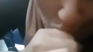 زوجة محجبة ترضع الزب في السيارة زوجة محجبة ترضع الزب في السيارة
