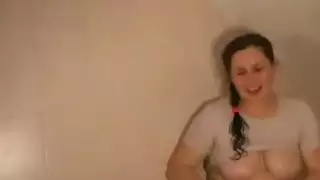 في الحمام والمركب على الأرض في الحمام والمركب على الأرض