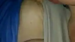الجدة قرنية مكشوفة على كاميرا الويب الجدة قرنية مكشوفة على كاميرا الويب