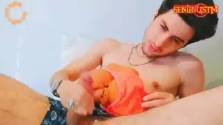 بار فتاة تحب الشاب والملاعين نفسه بار فتاة تحب الشاب والملاعين نفسه
