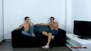 نجوم البورنو الحسية ، كانت جوليا تفرك بوسها المحلوق بينما كان رجلها يلصقها من الخلف نجوم البورنو الحسية ، كانت جوليا تفرك بوسها المحلوق بينما كان رجلها يلصقها من الخلف
