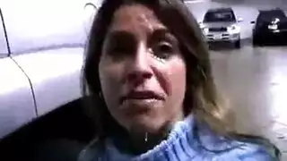 جبهة مورو سلوتي في الجينز الأبيض. جبهة مورو سلوتي في الجينز الأبيض.