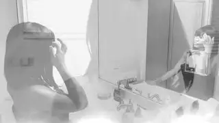 لها قرط في كل حلمة لها قرط في كل حلمة