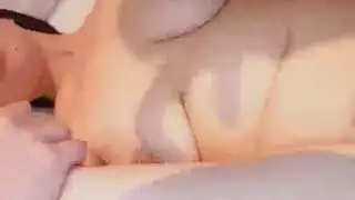 اللسان الطرف في صالون الشعر اللسان الطرف في صالون الشعر
